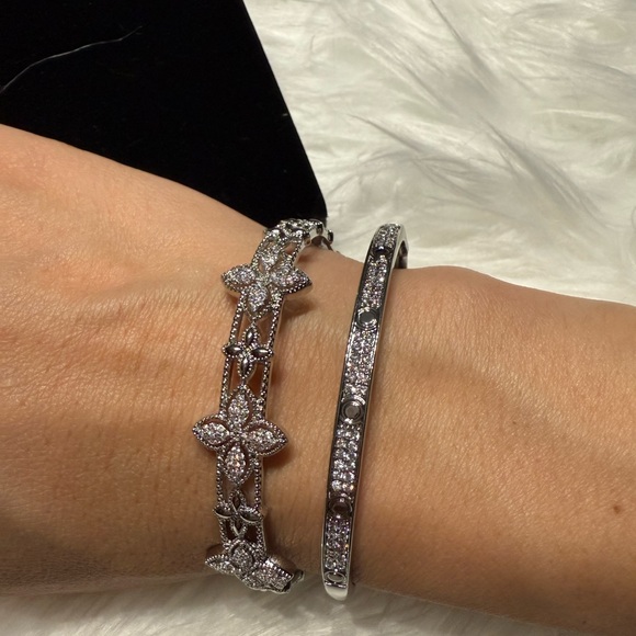 NWT Elegant Silver Bracelet Set - Picture 1 of 2